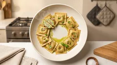 Selbstgemachte Dinkel-Ravioli mit Ricotta-Pesto-Füllung – gelingt auch ohne Pasta-Profi